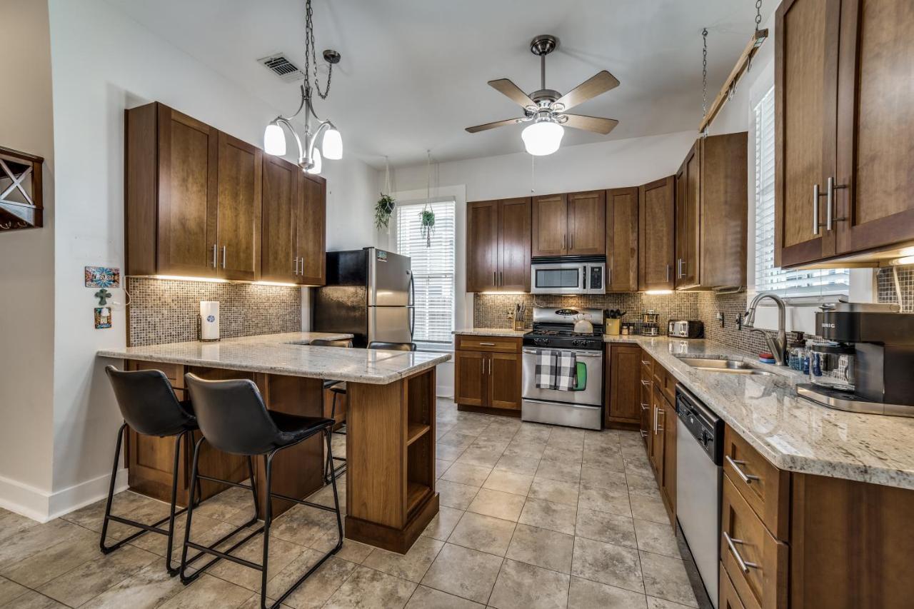 Downtown Historic 2Bdrm, Walk To Riverwalk, Alamo; Beautifully Renovated! سان أنطونيو المظهر الخارجي الصورة