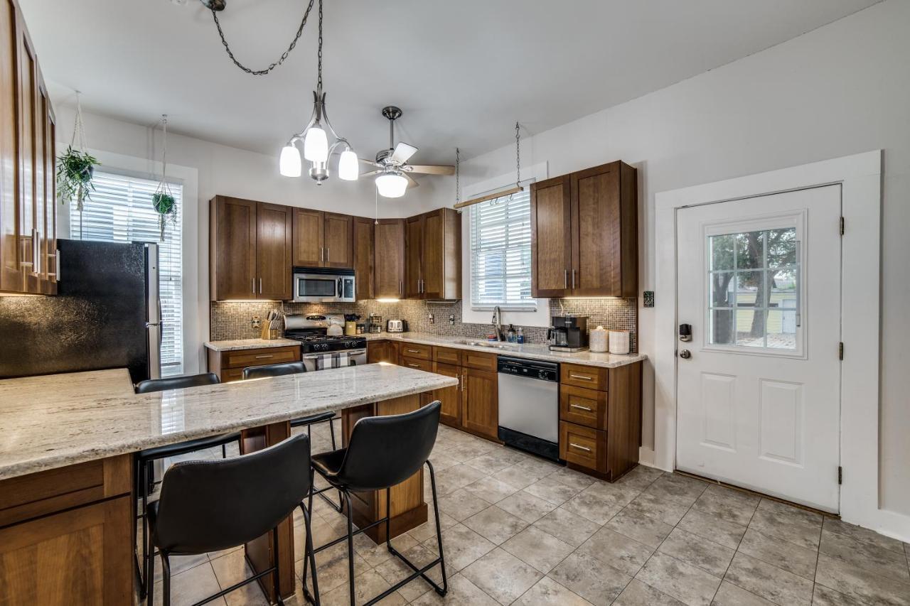 Downtown Historic 2Bdrm, Walk To Riverwalk, Alamo; Beautifully Renovated! سان أنطونيو المظهر الخارجي الصورة